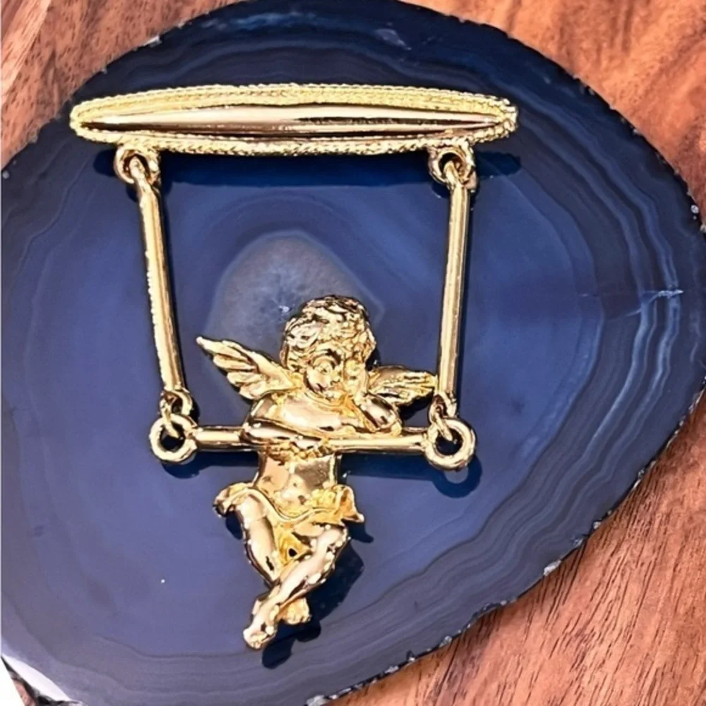 VTG Estate‎ Gold Tone Swinging Angel Cherub Brooch Pin 2.5” Church Christmas